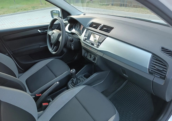 Skoda Fabia cena 34900 przebieg: 134950, rok produkcji 2017 z Góra małe 497